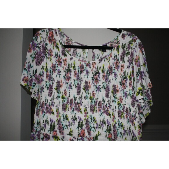 Torrid Smocked Bodice Top with tiered Bottom Ivory Floral Sz 4 - Picture 2 of 6